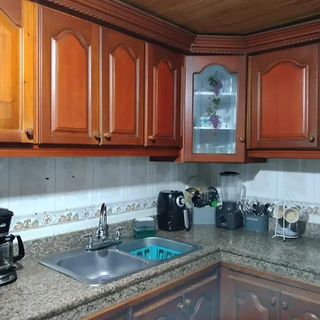 Сasa de vacaciones Brussels House, 2 Bedrooms Cartagena